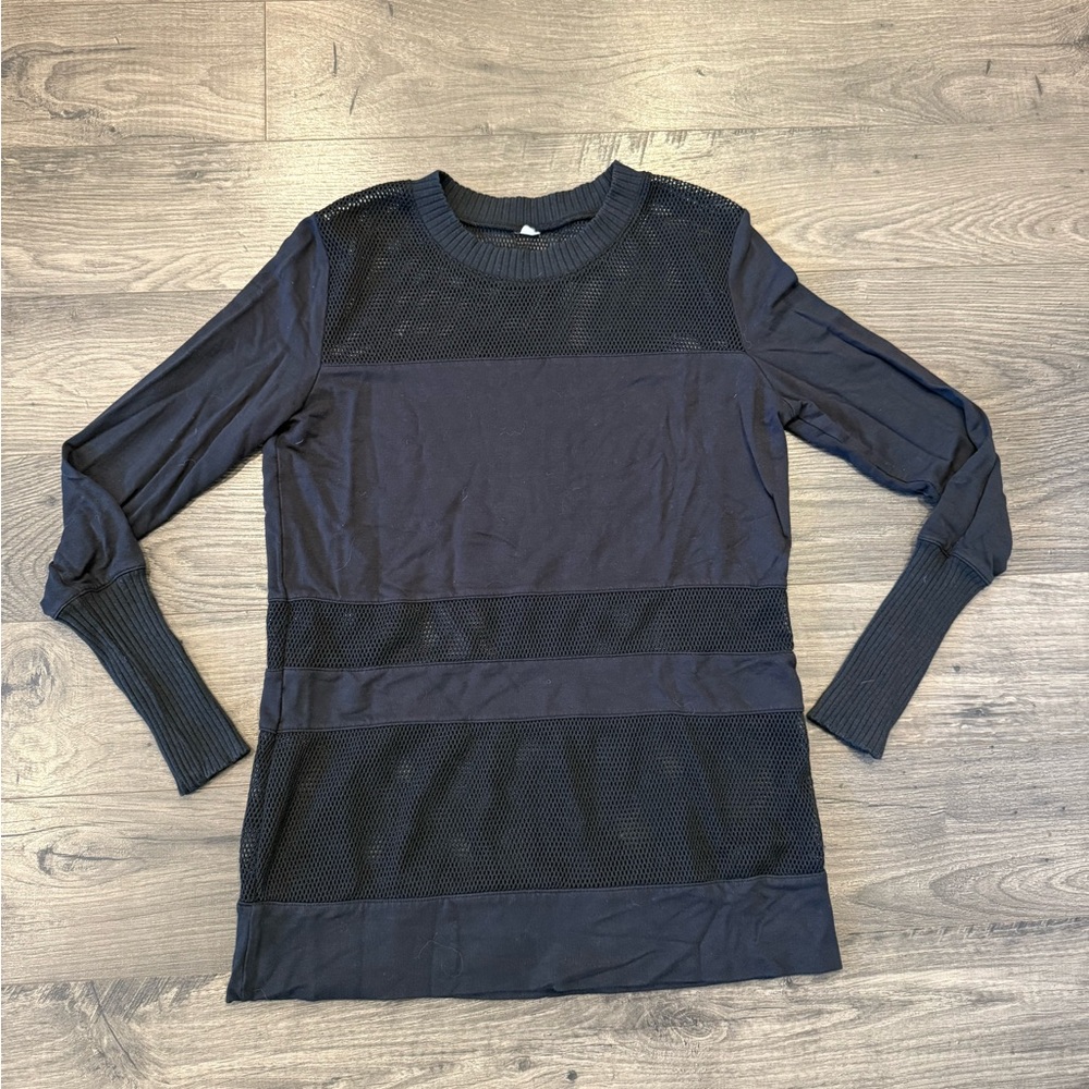 ALO Yoga Plank Black Mesh Long Sleeve Top. Women’s Long Sleeve Athletic Top. - Picture 3 of 8